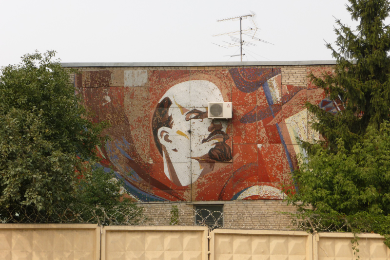 Illustration for article titled Communist Leaders Are Still Watching Us in These Monumental Portraits
